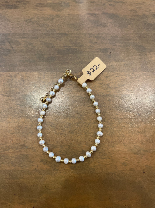 Multi Pearl Metal Bracelet